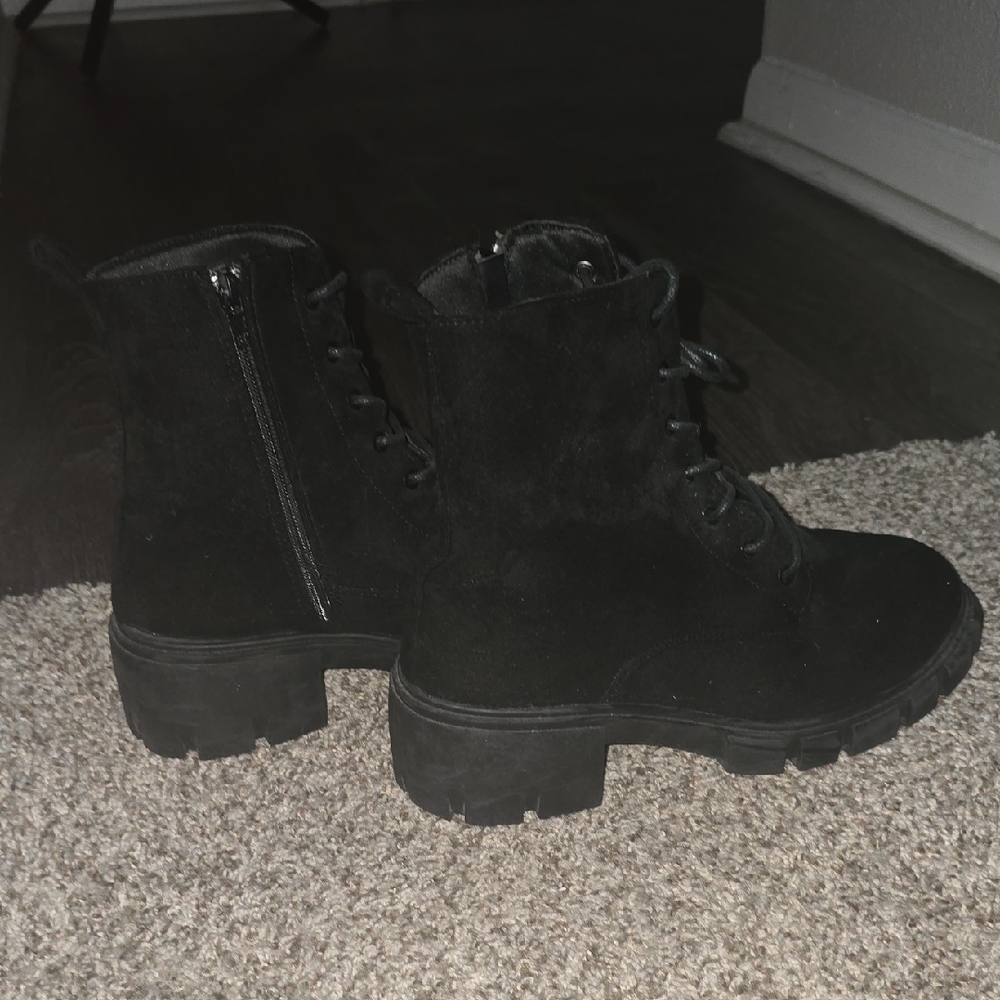 Black Women's Lace-Up Boots